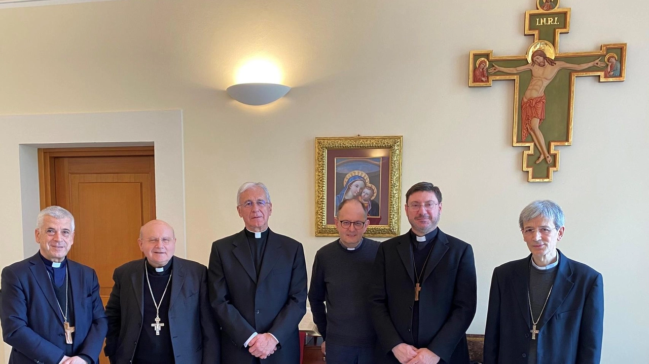 Don Jozef Gercàk e don Nicola Testamigna nominati rispettivamente Padre Spirituale e Vice Rettore del Pontificio Seminario Regionale Umbro "Pio XI" di Assisi. La nomina, decisa dai Vescovi della Conferenza Episcopale Umbra, avrà inizio il prossimo 1° settembre per una durata di 5 anni. Monsignor Renato Boccardo invita alla preghiera per i giovani che seguiranno il percorso formativo, sottolineando l'importanza del clima favorevole all'ascolto della vocazione religiosa.