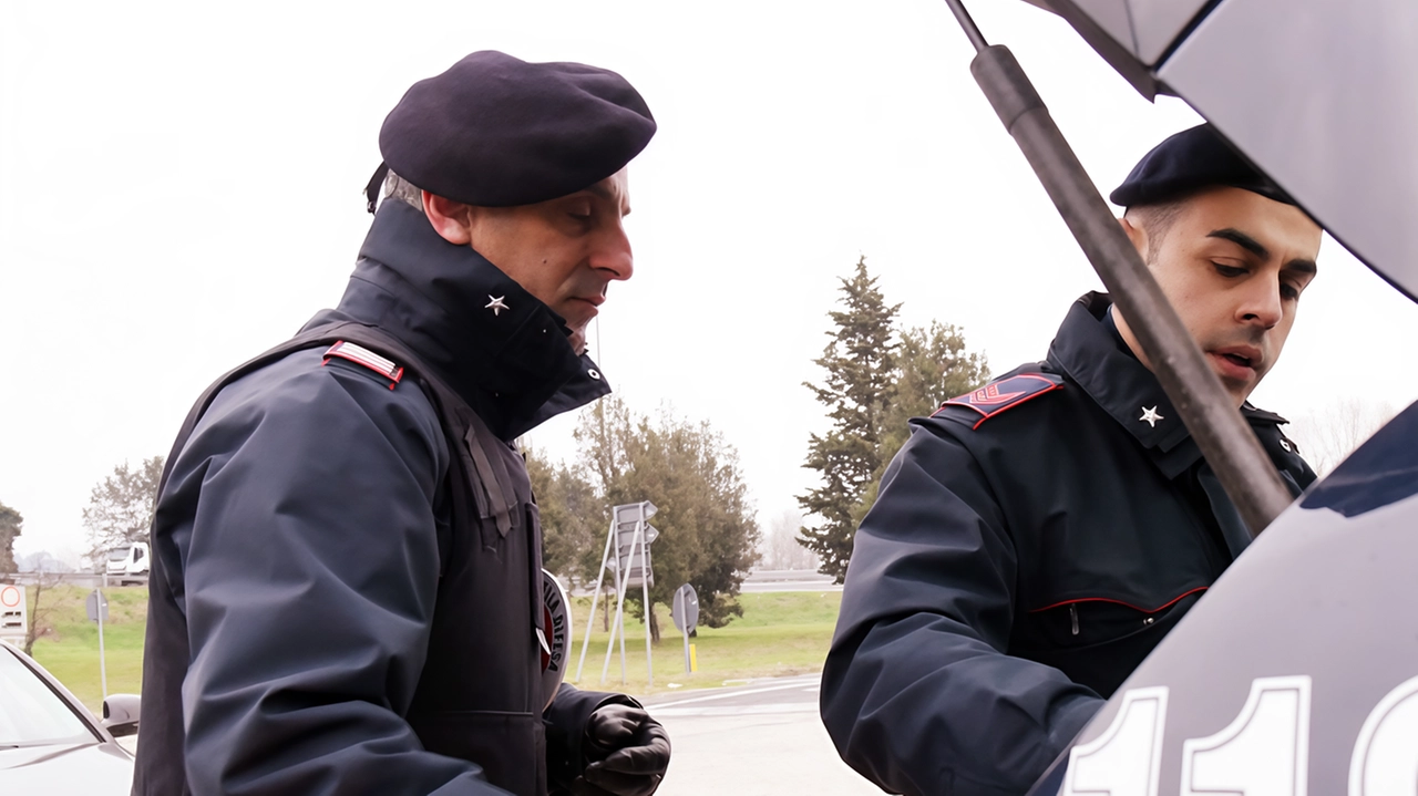 Proseguono le indagini sulla rapina con coltello, avvenuta sabato pomeriggio in via Briganti. I carabinieri starebbero analizzando i filmati delle... Proseguono le indagini sulla rapina con coltello, avvenuta sabato pomeriggio in via Briganti. I carabinieri starebbero analizzando i filmati delle...