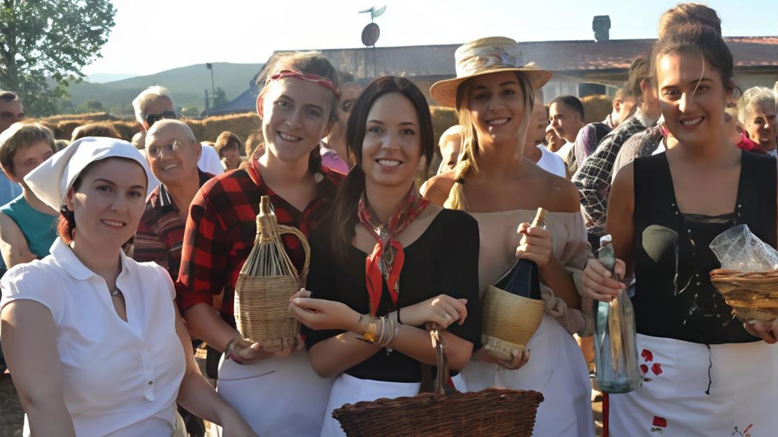 Festa nel cuore di Anghiari. Tornano i giorni della battitura tra tavola e antichi mestieri Festa nel cuore di Anghiari. Tornano i giorni della battitura tra tavola e antichi mestieri