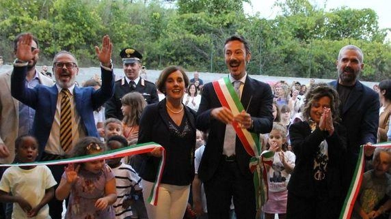 Un momento del taglio del nastro avvenuto ieri con cittadinanza e autorità