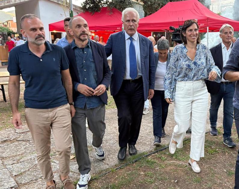 https://www.lanazione.it/image-service/view/acePublic/alias/contentid/ZmVkZmZiMWEtMDU0Yy00/0/schlein-allelba-giani-rivincera-ha-allargato-la-coalizione.jpeg?f=1.90:1&w=1200