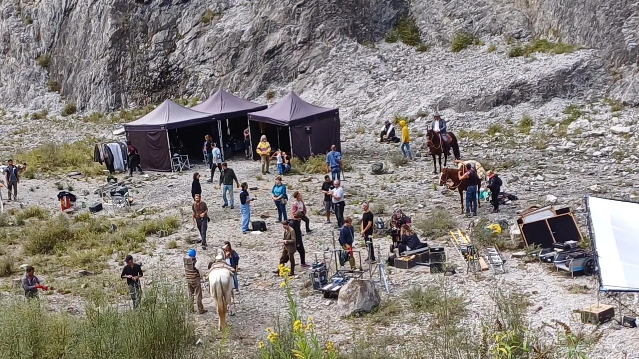 Le riprese del film ’Testa o croce’ lungo il torrente Renara Le riprese del film ’Testa o croce’ lungo il torrente Renara