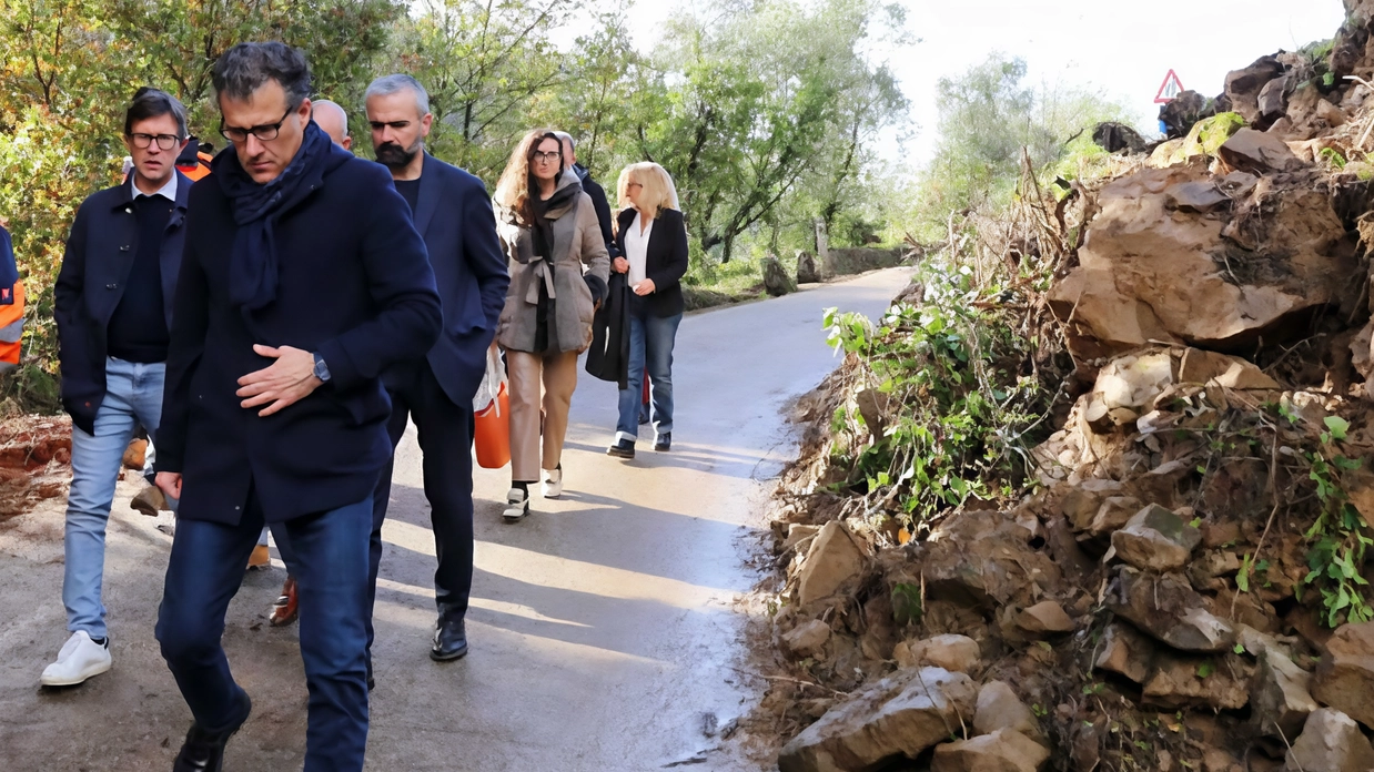 Una delle frane post alluvione Una delle frane post alluvione