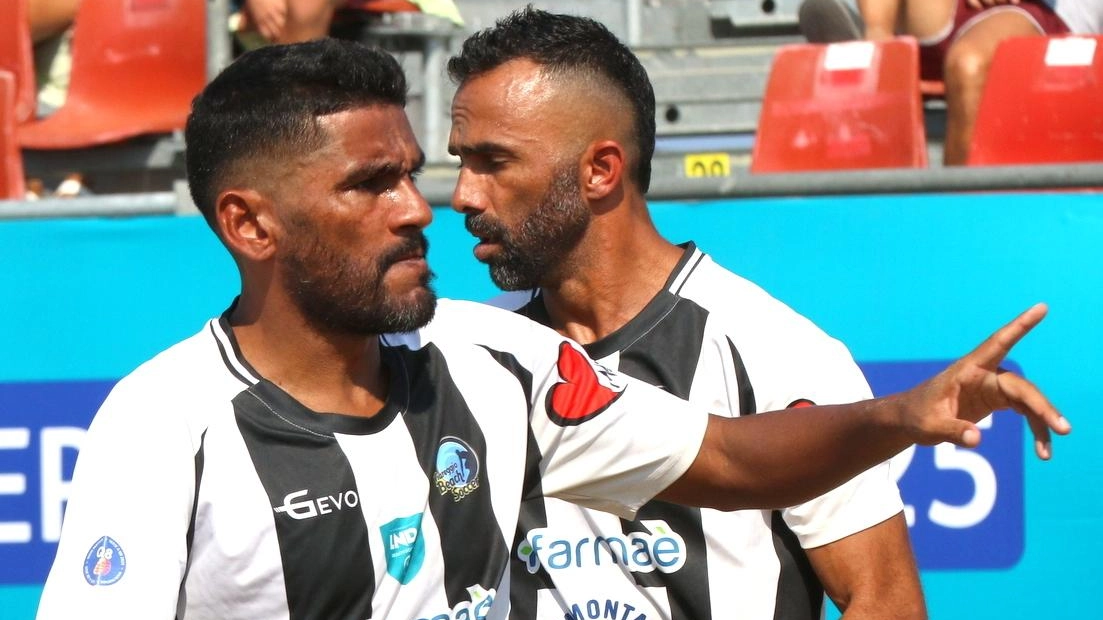 I trascinatori brasiliani della Farmaè Viareggio Beach Soccer Eudin e Bruno Xavier La squadra bianconera quest’anno ha fatto tanto affidamento sulle loro qualità da top I trascinatori brasiliani della Farmaè Viareggio Beach Soccer Eudin e Bruno Xavier La squadra bianconera quest’anno ha fatto tanto affidamento sulle loro qualità da top