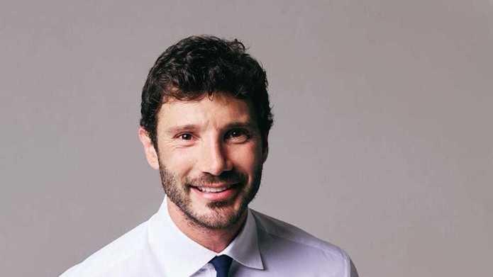 https://www.lanazione.it/image-service/view/acePublic/alias/contentid/ZmVmNTcyNDAtZDZjNy00/0/stefano-de-martino-alla-versiliana-il-suo-spettacolo-e-tutto-esaurito.jpeg?f=16:9&w=1200&h=630