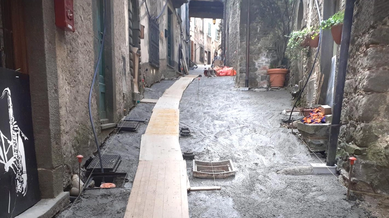 Lavori in corso per la riqualificazione del borgo di Tereglio (. foto Borghesi
