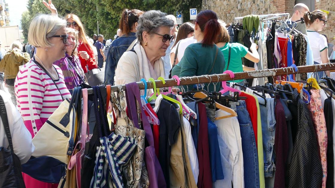 Calcit, rincorsa per il futuro. Sfiora i cinquantamila euro e mette in piazza i suoi eroi. Nonni artigiani e bici in fumo Calcit, rincorsa per il futuro. Sfiora i cinquantamila euro e mette in piazza i suoi eroi. Nonni artigiani e bici in fumo