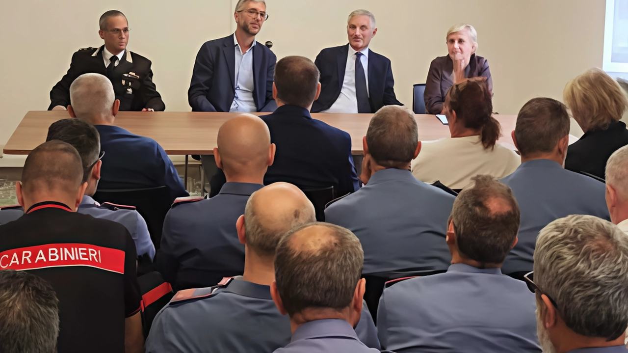Un momento dell’incontro di ieri che ha dato il via alla campagna in sinergia tra ASL e Arma dei carabinieri Un momento dell’incontro di ieri che ha dato il via alla campagna in sinergia tra ASL e Arma dei carabinieri