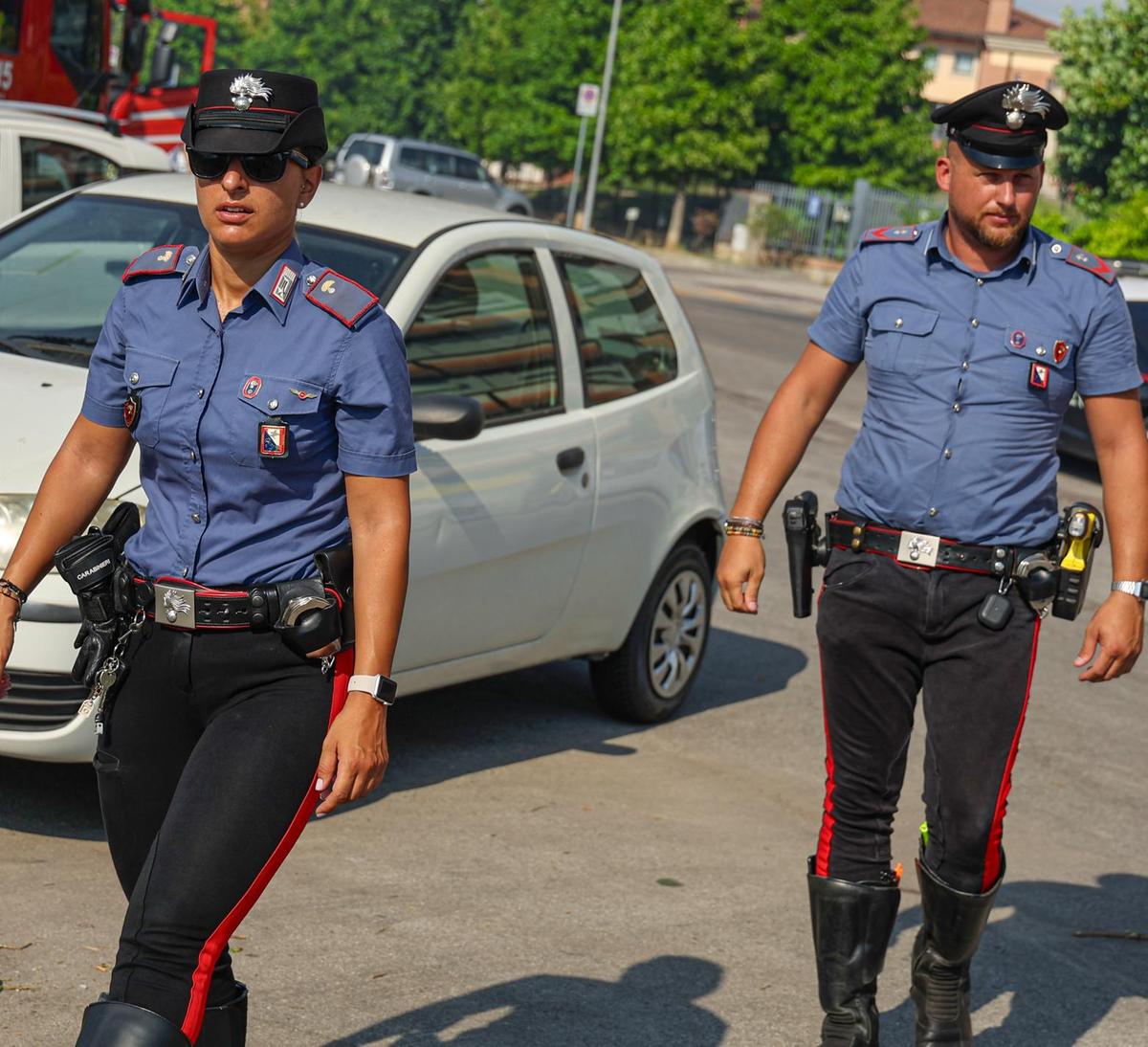 https://www.lanazione.it/image-service/view/acePublic/alias/contentid/ZmY0ZjFlZjEtNDMxYy00/0/caos-e-danni-allufficio-postale-poi-ferisce-a-morsi-un-carabiniere.jpeg?f=1.91:1&w=1200