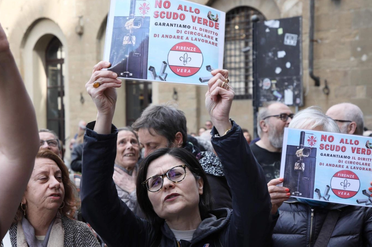 Proteste sotto Palazzo Vecchio (Foto Marco Mori/New Press Photo)