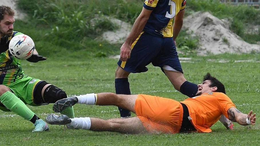 Eccellenza: gli ospiti vincono di misura con gol di Grassi e allungano sui ragazzi di mister Pisciotta, colpito al viso dal giocatore Satti