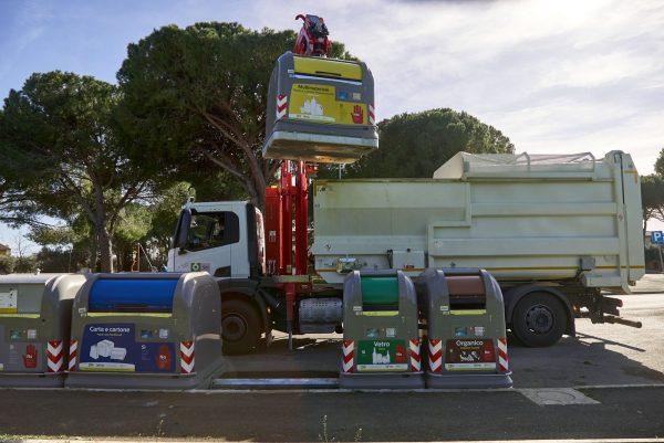 Disservizi nel servizio di raccolta rifiuti a Montevarchi. Scoppia la polemica Disservizi nel servizio di raccolta rifiuti a Montevarchi. Scoppia la polemica