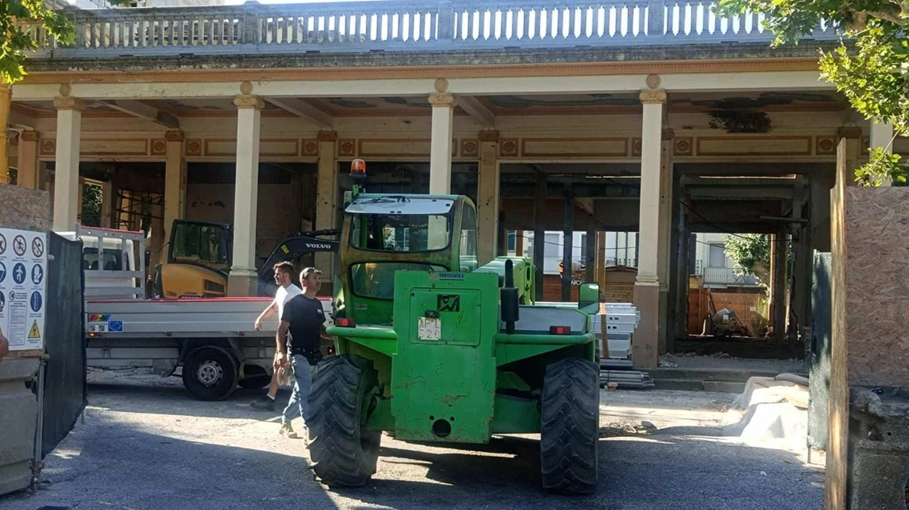 L’associazione creata da un’idea delle organizzazioni di categoria e imprese della zona "È necessario lavorare insieme con una visione comune orientata allo sviluppo e alla crescita". L’associazione creata da un’idea delle organizzazioni di categoria e imprese della zona "È necessario lavorare insieme con una visione comune orientata allo sviluppo e alla crescita".