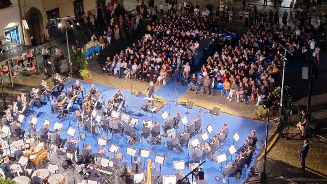Concerto della Banda Musicale della Polzia di Stato. Grande spettacolo a Montevarchi Concerto della Banda Musicale della Polzia di Stato. Grande spettacolo a Montevarchi