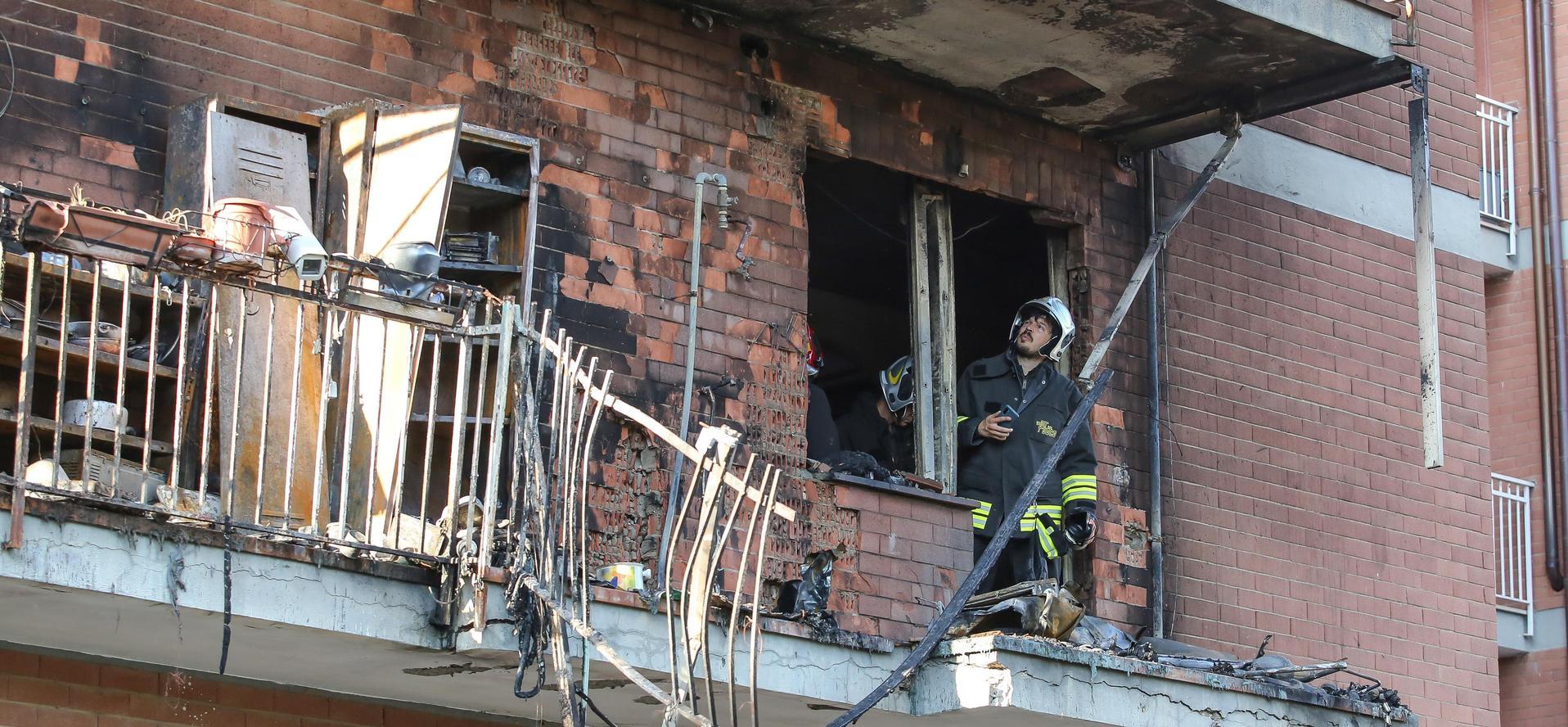 Esplosioni e fiamme in casa. Ferita coppia di anziani coniugi Esplosioni e fiamme in casa. Ferita coppia di anziani coniugi