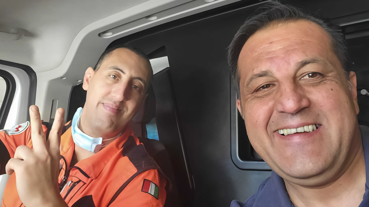 Paolo Laurita (a destra) insieme al collega della Croce Bianca. Giuseppe Garufi Paolo Laurita (a destra) insieme al collega della Croce Bianca. Giuseppe Garufi