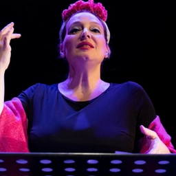 Firenze, donne da ricordare: Angela Antonini porta sul palco 'Mujeres'