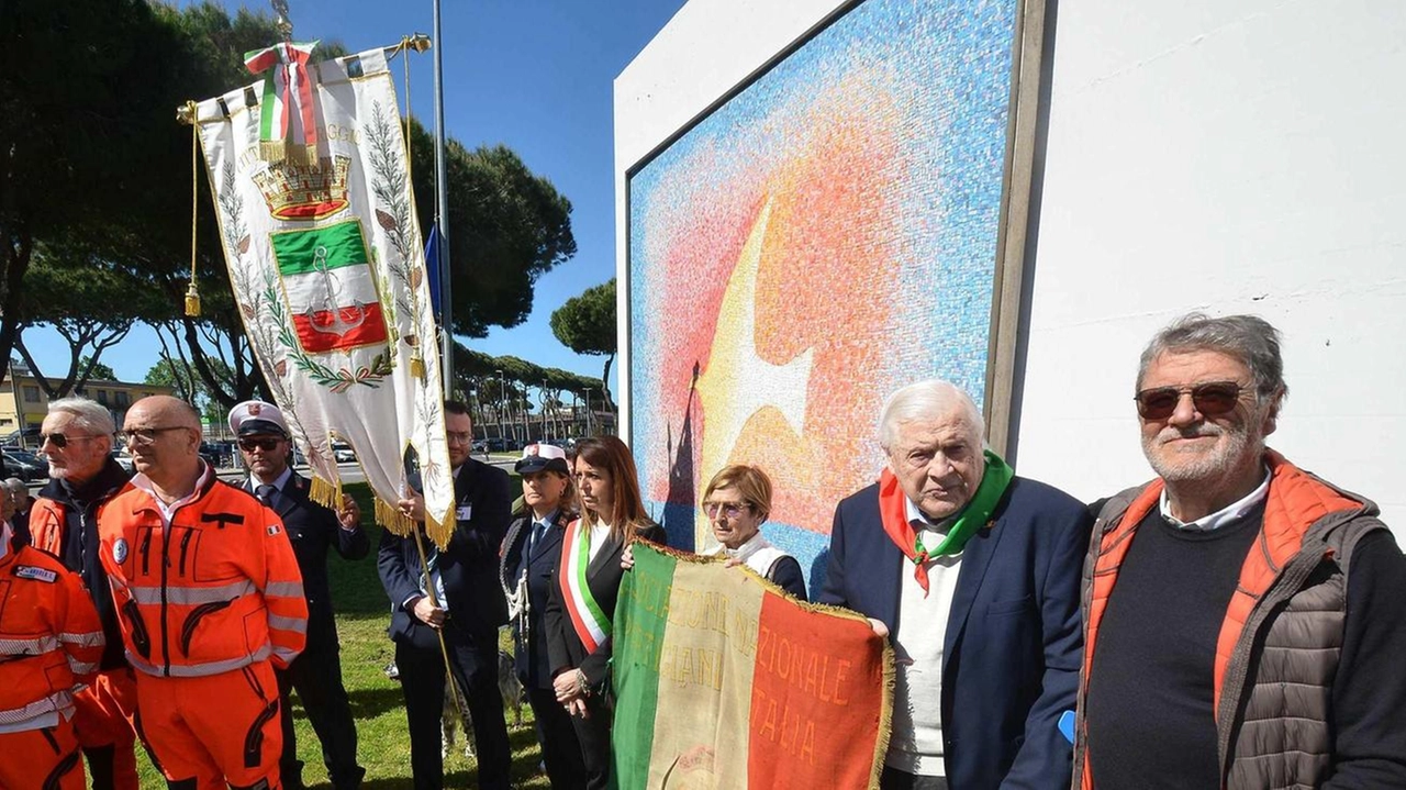 Il 16 settembre, anniversario della Liberazione di Viareggio dal giogo nazifascista, saranno posate corone e fiori dopo i saluti istituzionali al monumento della resistenza in Largo Risorgimento Il 16 settembre, anniversario della Liberazione di Viareggio dal giogo nazifascista, saranno posate corone e fiori dopo i saluti istituzionali al monumento della resistenza in Largo Risorgimento