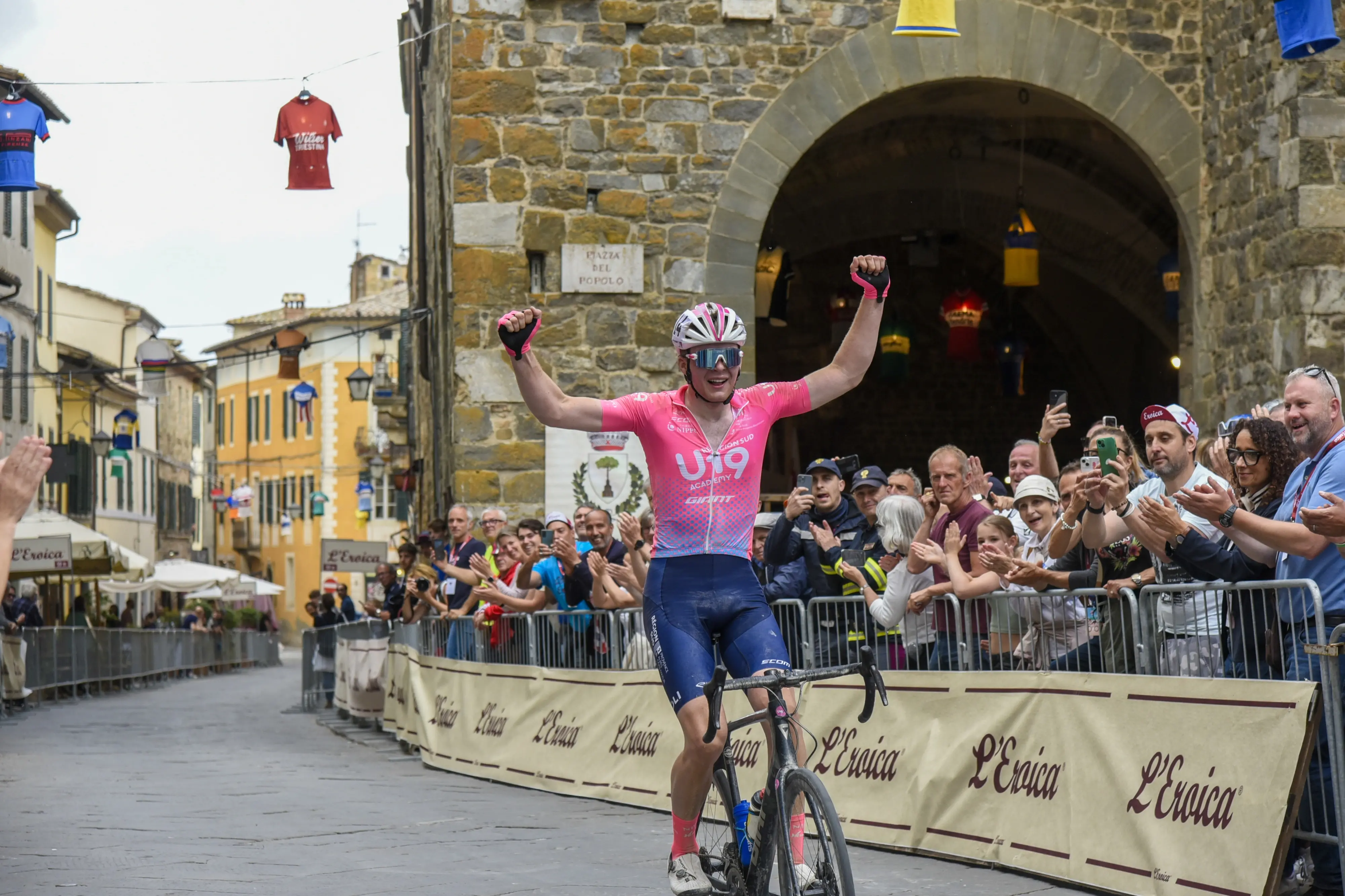 Ciclismo: da Siena a Montalcino l'Eroica Juniores