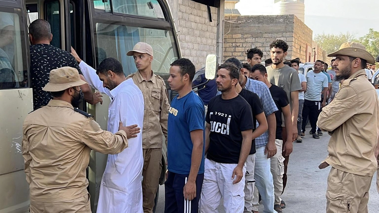 'Lavoratori irregolari' fermati vicino a Tripoli 'Lavoratori irregolari' fermati vicino a Tripoli