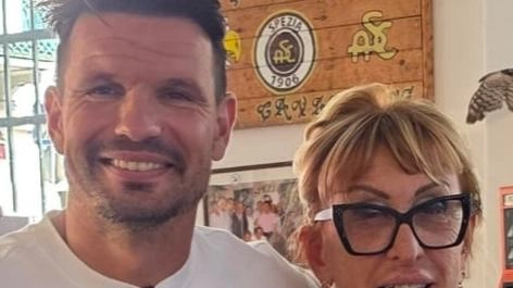 "Spezia e lo Spezia sempre nel cuore!". Jon Errasti, indimenticato ex giocatore dello Spezia, in Serie B, dal 2015 al... "Spezia e lo Spezia sempre nel cuore!". Jon Errasti, indimenticato ex giocatore dello Spezia, in Serie B, dal 2015 al...