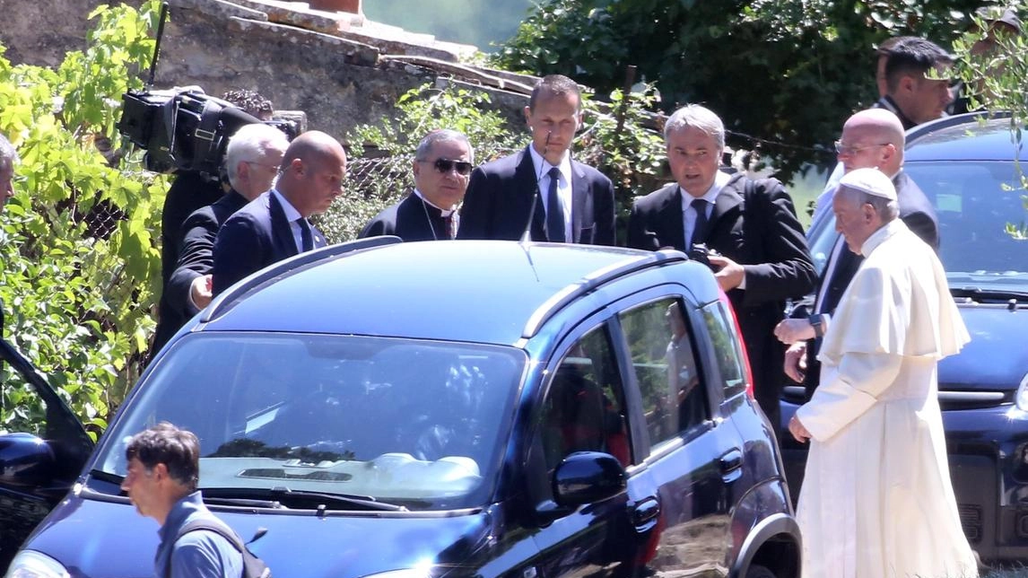 Agostino Burberi e Sandra Gesualdi ricordano il 20 giugno 2017: giorno storico per i ’figli’ di don Lorenzo "In vita non ebbe mai la soddisfazione di ricevere la visita di Florit. Ma Francesco cambiò tutto".