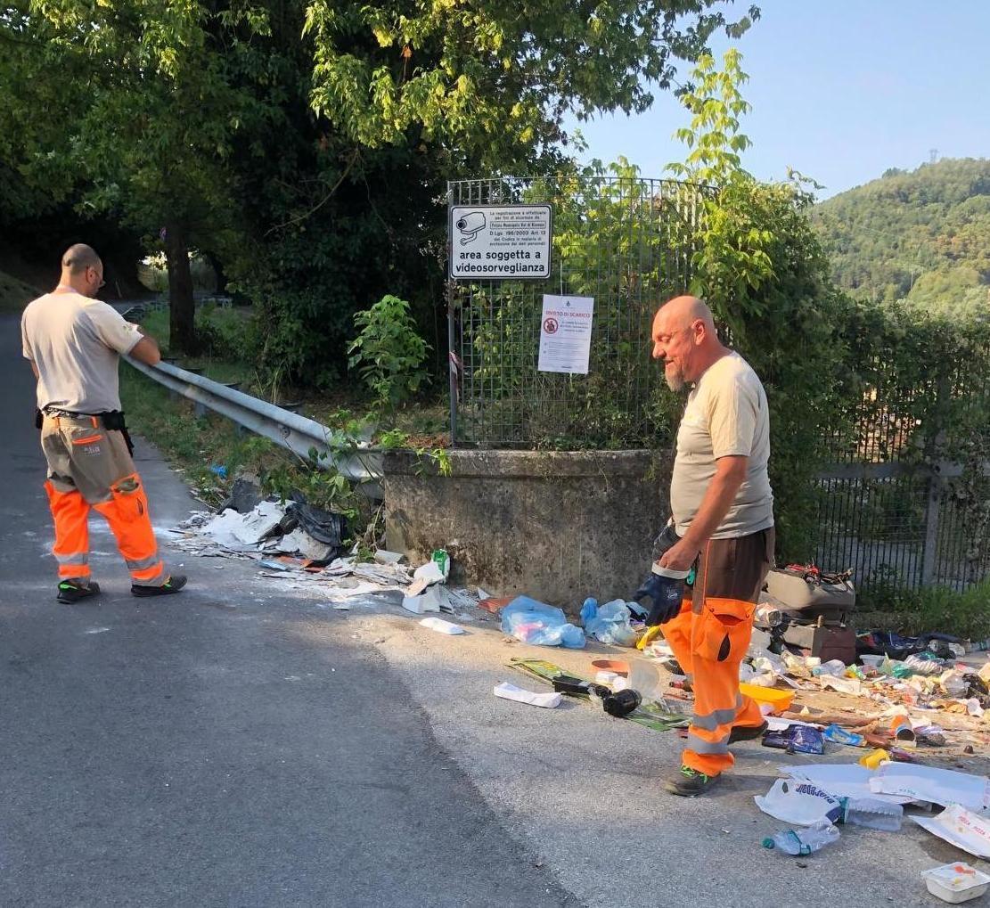 https://www.lanazione.it/image-service/view/acePublic/alias/contentid/ZmZjMjA4YWYtODVmMi00/0/isola-ecologica-alia-la-chiude-per-lincivilta.jpeg?f=1.91:1&w=1200