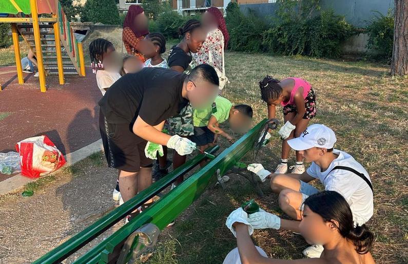 https://www.lanazione.it/image-service/view/acePublic/alias/contentid/ZmZjOGIxZjgtNTNjMC00/0/i-giovani-accudiscono-il-territorio-e-il-parco-di-via-cividale-rifiorisce.jpeg?f=1.91:1&w=1200