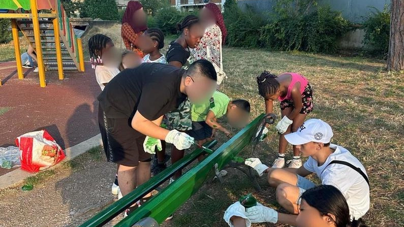 Tra i partecipanti presenti anche ragazzi seguiti da percorsi di supporto e inclusione sociale, protagonisti di un gesto concreto di cittadinanza attiva