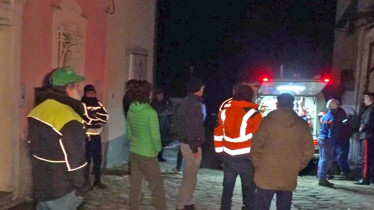 I cittadini di Cerreto che bloccarono i tecnici dell’Enel I cittadini di Cerreto che bloccarono i tecnici dell’Enel
