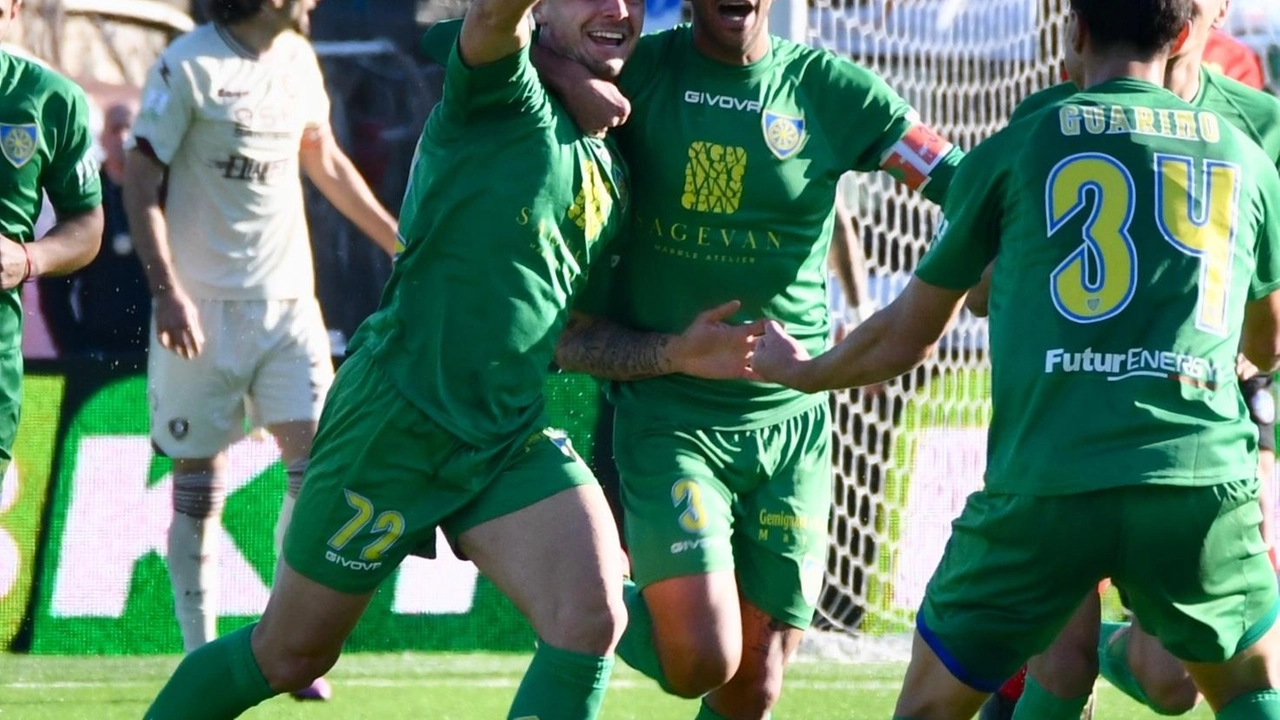 Sta bruciando le tappe Simone Zanon. L’anno scorso l’esterno destro si è imposto titolare in serie C rivelandosi uno dei... Sta bruciando le tappe Simone Zanon. L’anno scorso l’esterno destro si è imposto titolare in serie C rivelandosi uno dei...