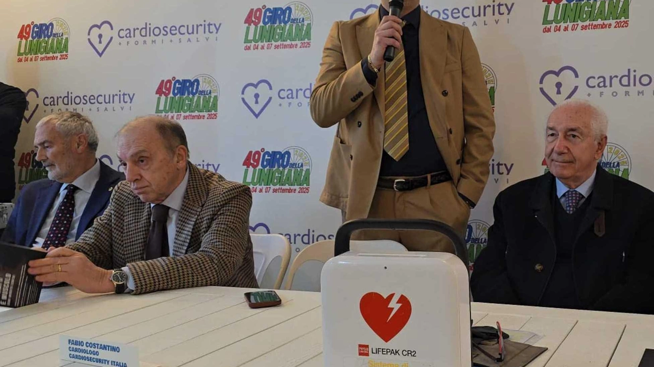 Il ’Giro della Lunigiana’ sostiene la proposta di legge per diffondere le tecniche di rianimazione. La presentatazione del cardiologo Fabio Costantino nella tavola rotonda svoltasi ad Ameglia. .