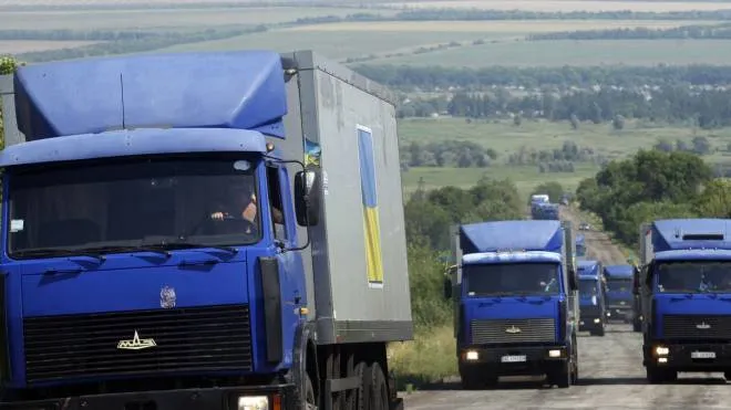 A Ukrainian humanitarian convoy rides near the eastern Ukrainian city of Severodonetsk, Lugansk region, , on August 15, 2014. A spokesman for the Ukrainian government said on August 14 that 15 lorries would leave Kiev carrying around 240 tonnes of aid following a government pledge two days ago of roughly $750,000 (560,000 euros) in urgent assistance for the civilians living in insurgent-held territory. AFP PHOTO / ANATOLII STEPANOV