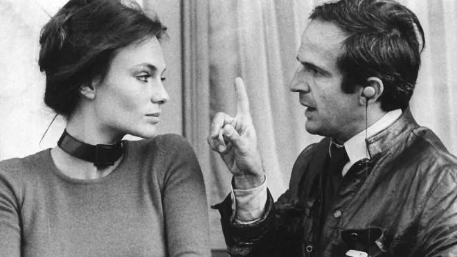 Una foto di archivio mostra il regista francese Francoise Truffaut (d) con l'attrice  Jaqueline Bisset (s) sul set del film  "  LA NUIT AMERICAINE " . ARCHIVIO ANSA /KLD