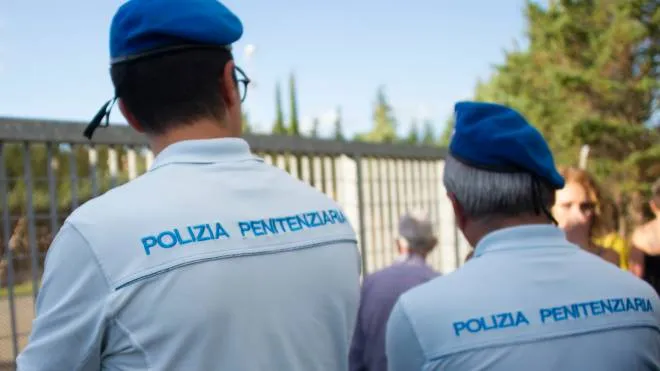 CARCERE DELLA RIZZA A SAN GIMIGNANO
STRUTTURA DETENTIVA
PENITENZIARIO
AGENTE AGENTI DI POLIZIA PENITENZIARIA