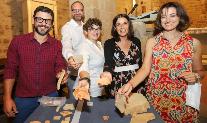 Gli archeologi Lapo Somigli, Giannino Pastori, Francesca Cheli, Chiara Molducci e Chiara Marcotulli