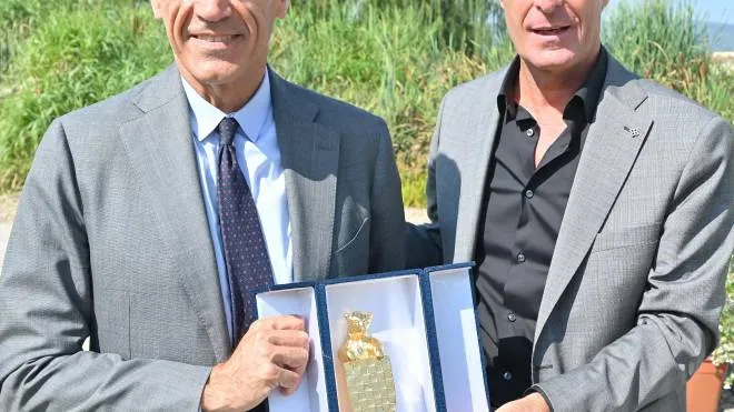 Vannino Vannucci assieme all’economista Carlo Cottarelli