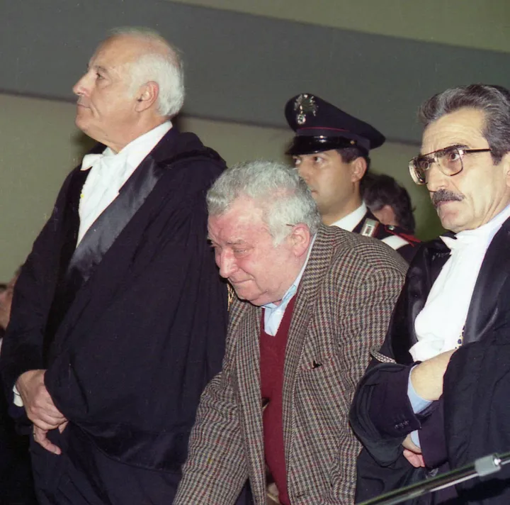 Pietro Pacciani in aula tra i suoi avvocati, Rosario Bevacqua e Pietro Fioravanti