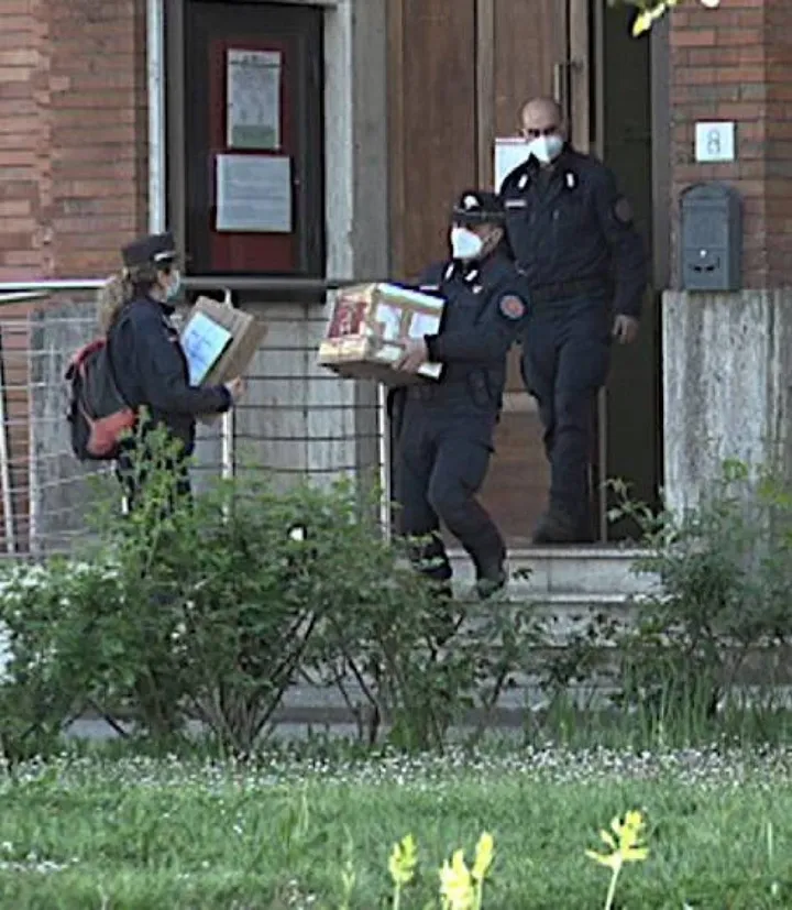 I carabinieri in azione per l’inchiesta Keu nel palazzo comunale di Santa Croce
