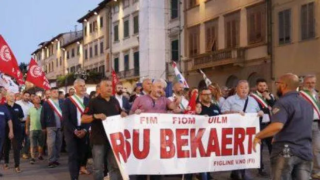 Una delle manifestazioni di protesta dei dipendenti di Bekaert che da anni ormai sono alla ricerca di una soluzione occupazionale