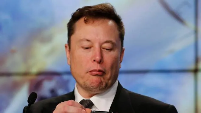 Elon Musk, 49 anni, è ceo di SpaceX, Tesla, Neuralink e altre aziende. Ha un patrimonio personale di 152 miliardi di dollari