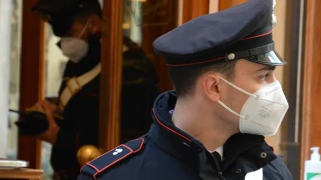 I carabinieri stanno indagando sul comportamento tenuto dall’agente assicurativo che operava in Valdichiana