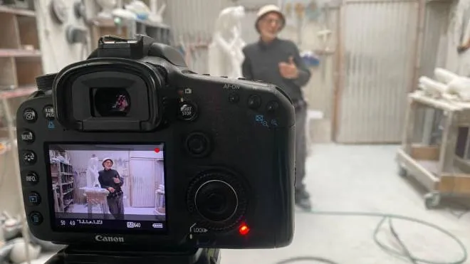 Le riprese per le videointerviste di artisti e artigiani di Carrara già inseriti nella piattaforma online “Hand at work”