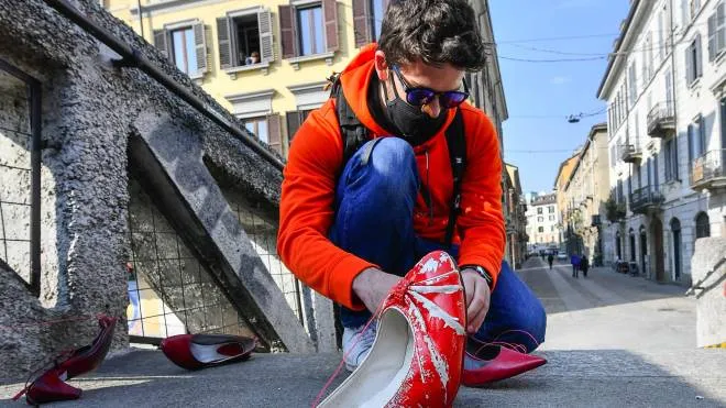 Le scarpe rosse sono diventate un simbolo internazionale per dire no alla violenza alle donne