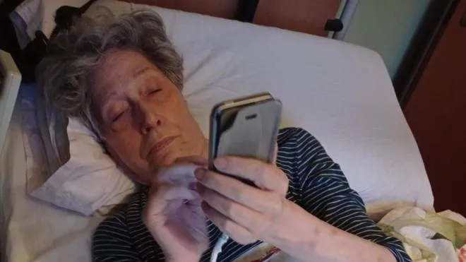 Dal 2018 Anna Milazzo è bloccata in un letto antidecubito, assistita dal marito Paolo, 80enne e da una badante a ore