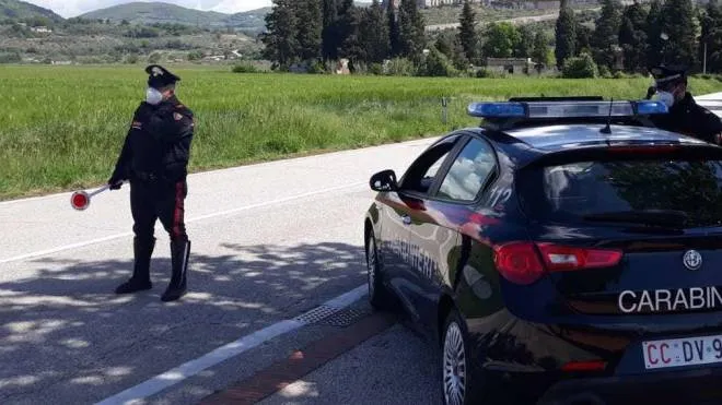I carabinieri hanno fatto visita ai due constatando la situazione di degrado Qundi sono scattate le indagini