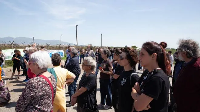 Una manifestazione a Coltano contro la base militare (. foto Del Punta/Valtriani