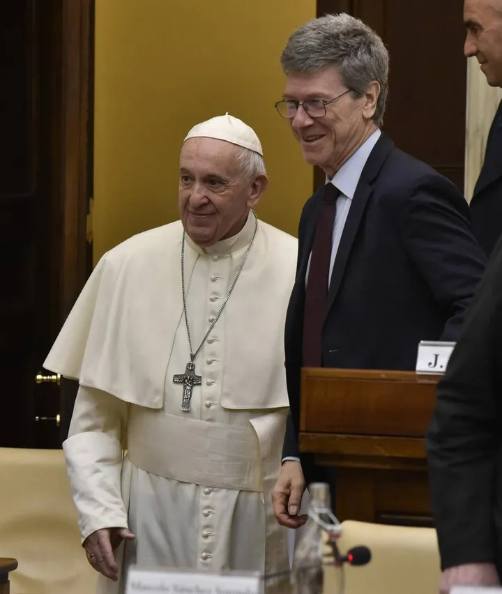 Jeffrey Sachs con Papa Francesco L’economista sarà insignito della laurea honoris causa in Piazza