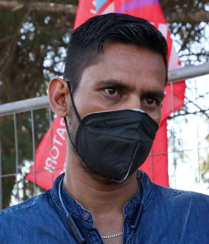 Rashed Abdul, operaio di 26 anni, ora ha un lavoro stabile e sicuro