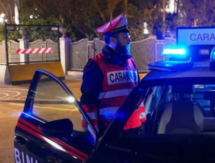 Accertamenti dei Carabinieri del Nucleo Radiomobile e della Compagnia di Firenze